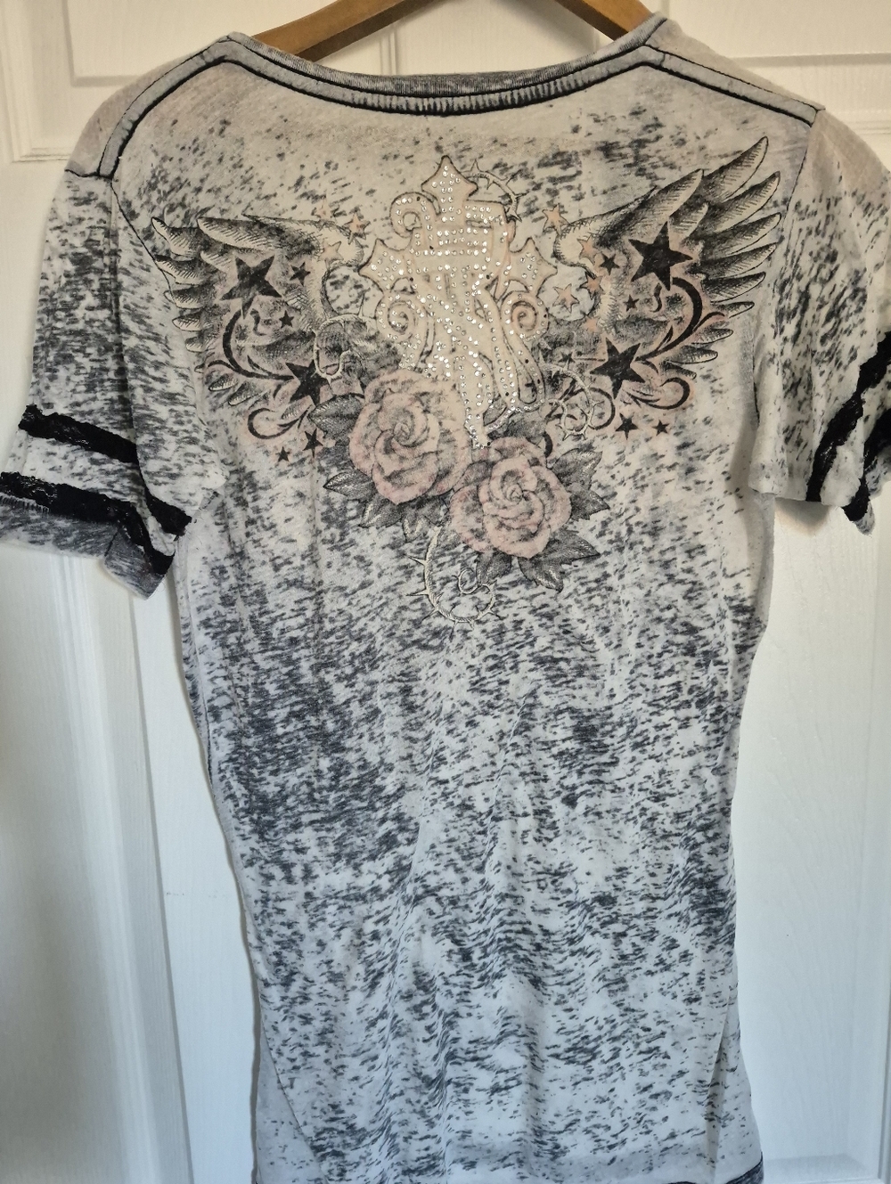 3 For 20!!Rebel Saints Women's Distressed V-Neck Tee in Light Gray & Pink Floral - Picture 4 of 5